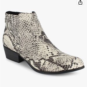 UNIONBAY Women’s Tipper Bootie- Natural Snake, Size 9.5